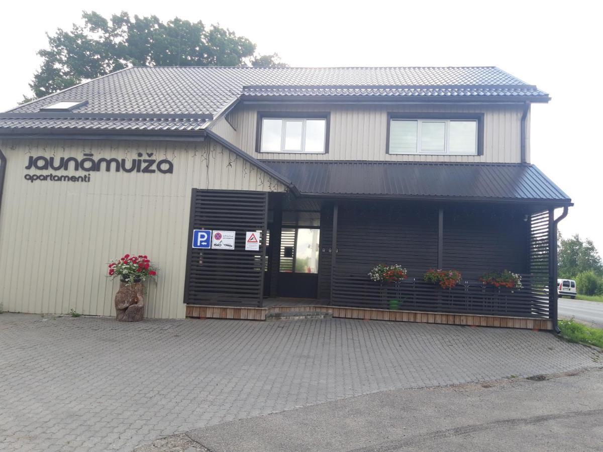 Jaunamuiza Apartamenti Valmiera Buitenkant foto